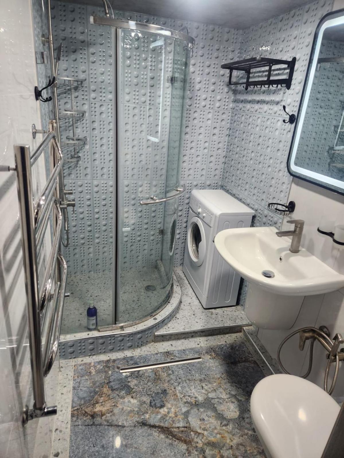 Двухуровневый Практичный Лофт Appartement Alma-Ata Buitenkant foto